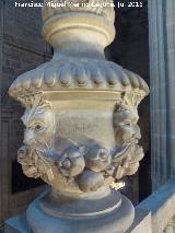 Catedral de Jaén. Sobrecoro. Pintada y ojos negros